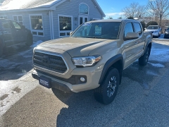 Used 2017  Toyota Tacoma 4WD Double Cab TRD Off-Road Auto at Headlight Motor Group near Lewiston&comma; ME