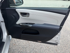 Used 2014  Toyota Avalon 4d Sedan XLE at Headlight Motor Group near Lewiston&comma; ME