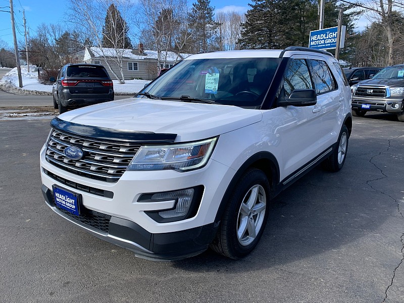 Used 2017  Ford Explorer 4d SUV 4WD XLT at Headlight Motor Group near Lewiston, ME