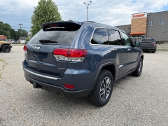 Used 2021  Jeep Grand Cherokee Limited 4x4 at Headlight Motor Group near Lewiston&comma; ME