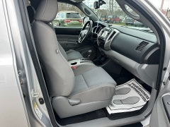 Used 2013  Toyota Tacoma 4WD Double Cab Short Bed Auto at Headlight Motor Group near Lewiston&comma; ME