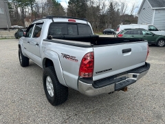 Used 2013  Toyota Tacoma 4WD Double Cab Short Bed Auto at Headlight Motor Group near Lewiston&comma; ME