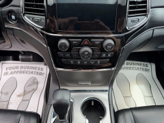 Used 2021  Jeep Grand Cherokee Limited 4x4 at Headlight Motor Group near Lewiston&comma; ME