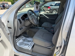 Used 2016  Nissan Frontier 4WD Crew Cab SV Auto at Headlight Motor Group near Lewiston&comma; ME