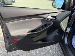 Used 2014  Ford Focus 4d Hatchback SE at Headlight Motor Group near Lewiston&comma; ME