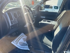 Used 2009  Toyota Tundra 4WD Crew Max 5&period;7L SR5 at Headlight Motor Group near Lewiston&comma; ME