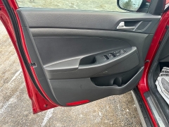 Used 2021  Hyundai Tucson Limited AWD at Headlight Motor Group near Lewiston&comma; ME