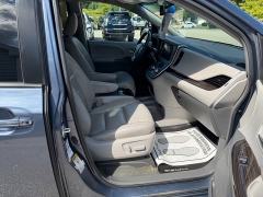 Used 2017  Toyota Sienna 4d Wagon XLE Premium AWD at Headlight Motor Group near Lewiston&comma; ME