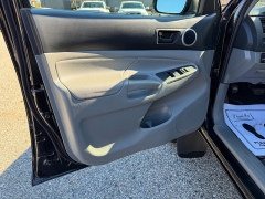 Used 2012  Toyota Tacoma 4WD Double Cab Short Bed Auto at Headlight Motor Group near Lewiston&comma; ME