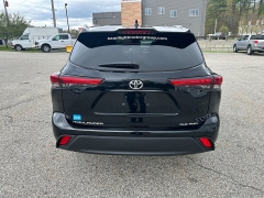 Used 2021 Toyota Highlander XLE AWD at Headlight Motor Group near Lewiston, ME
