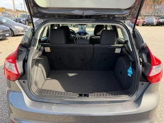 Used 2014  Ford Focus 4d Hatchback SE at Headlight Motor Group near Lewiston&comma; ME