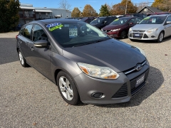 Used 2014  Ford Focus 4d Hatchback SE at Headlight Motor Group near Lewiston&comma; ME