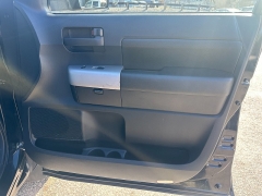 Used 2009  Toyota Tundra 4WD Crew Max 5&period;7L SR5 at Headlight Motor Group near Lewiston&comma; ME