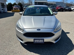 Used 2018  Ford Focus 4d Hatchback SE at Headlight Motor Group near Lewiston&comma; ME