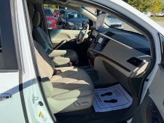 Used 2014  Toyota Sienna 4d Wagon XLE at Headlight Motor Group near Lewiston&comma; ME