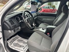 Used 2015  Toyota Tacoma 4WD Double Cab Long Bed at Headlight Motor Group near Lewiston&comma; ME