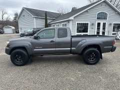Used 2013  Toyota Tacoma 4WD Access Cab Auto at Headlight Motor Group near Lewiston&comma; ME