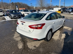 Used 2014  Ford Focus 4d Sedan SE at Headlight Motor Group near Lewiston&comma; ME