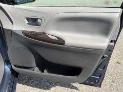 Used 2017  Toyota Sienna 4d Wagon XLE Premium AWD at Headlight Motor Group near Lewiston&comma; ME