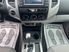 Used 2013  Toyota Tacoma 4WD Access Cab Auto at Headlight Motor Group near Lewiston&comma; ME