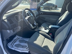 Used 2015  Toyota Tacoma 4WD Double Cab Long Bed at Headlight Motor Group near Lewiston&comma; ME