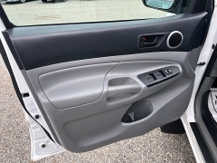 Used 2015  Toyota Tacoma 4WD Double Cab Long Bed at Headlight Motor Group near Lewiston&comma; ME