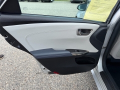 Used 2014  Toyota Avalon 4d Sedan XLE at Headlight Motor Group near Lewiston&comma; ME