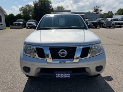 Used 2016  Nissan Frontier 4WD Crew Cab SV Auto at Headlight Motor Group near Lewiston&comma; ME