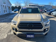 Used 2017  Toyota Tacoma 4WD Double Cab TRD Off-Road Auto at Headlight Motor Group near Lewiston&comma; ME