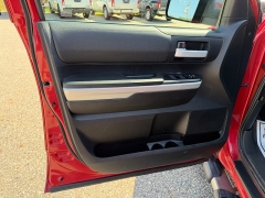 Used 2014  Toyota Tundra 4WD CrewMax SR5 5&period;7L at Headlight Motor Group near Lewiston&comma; ME