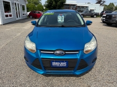 Used 2014  Ford Focus 4d Sedan SE at Headlight Motor Group near Lewiston&comma; ME