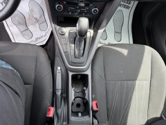 Used 2017  Ford Focus 4d Hatchback SEL at Headlight Motor Group near Lewiston&comma; ME
