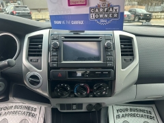 Used 2013  Toyota Tacoma 4WD Access Cab Auto at Headlight Motor Group near Lewiston&comma; ME