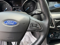 Used 2017  Ford Focus 4d Hatchback SEL at Headlight Motor Group near Lewiston&comma; ME