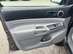 Used 2013  Toyota Tacoma 4WD Access Cab Auto at Headlight Motor Group near Lewiston&comma; ME