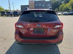 Used 2017  Subaru Outback 4d SUV 2&period;5i Premium at Headlight Motor Group near Lewiston&comma; ME