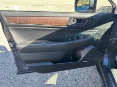 Used 2017  Subaru Outback 4d SUV 2.5i Limited at Headlight Motor Group near Lewiston, ME