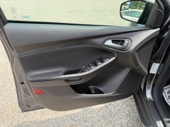 Used 2017  Ford Focus 4d Hatchback SEL at Headlight Motor Group near Lewiston&comma; ME
