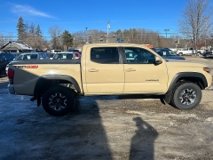 Used 2017  Toyota Tacoma 4WD Double Cab TRD Off-Road Auto at Headlight Motor Group near Lewiston&comma; ME