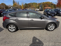 Used 2014  Ford Focus 4d Hatchback SE at Headlight Motor Group near Lewiston&comma; ME