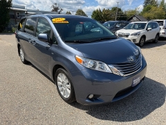 Used 2017  Toyota Sienna 4d Wagon XLE Premium AWD at Headlight Motor Group near Lewiston&comma; ME