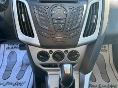 Used 2012  Ford Focus 4d Hatchback SE at Headlight Motor Group near Lewiston&comma; ME