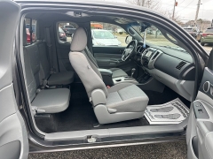 Used 2013  Toyota Tacoma 4WD Access Cab Auto at Headlight Motor Group near Lewiston&comma; ME