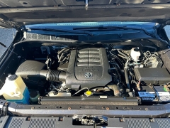 Used 2014  Toyota Tundra 4WD CrewMax SR5 5&period;7L at Headlight Motor Group near Lewiston&comma; ME