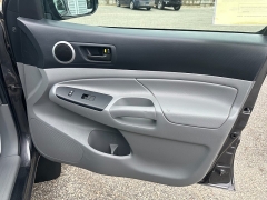 Used 2013  Toyota Tacoma 4WD Access Cab Auto at Headlight Motor Group near Lewiston&comma; ME