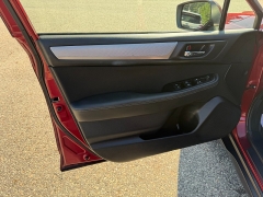 Used 2017  Subaru Outback 4d SUV 2&period;5i Premium at Headlight Motor Group near Lewiston&comma; ME