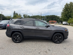 Used 2020  Jeep Cherokee 4d SUV 4WD Latitude Plus Altitude 2&period;4L at Headlight Motor Group near Lewiston&comma; ME
