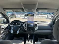 Used 2015  Toyota Tacoma 4WD Double Cab Long Bed at Headlight Motor Group near Lewiston&comma; ME