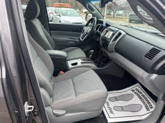 Used 2013  Toyota Tacoma 4WD Access Cab Auto at Headlight Motor Group near Lewiston&comma; ME