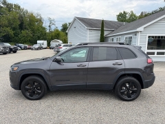 Used 2020  Jeep Cherokee 4d SUV 4WD Latitude Plus Altitude 2&period;4L at Headlight Motor Group near Lewiston&comma; ME